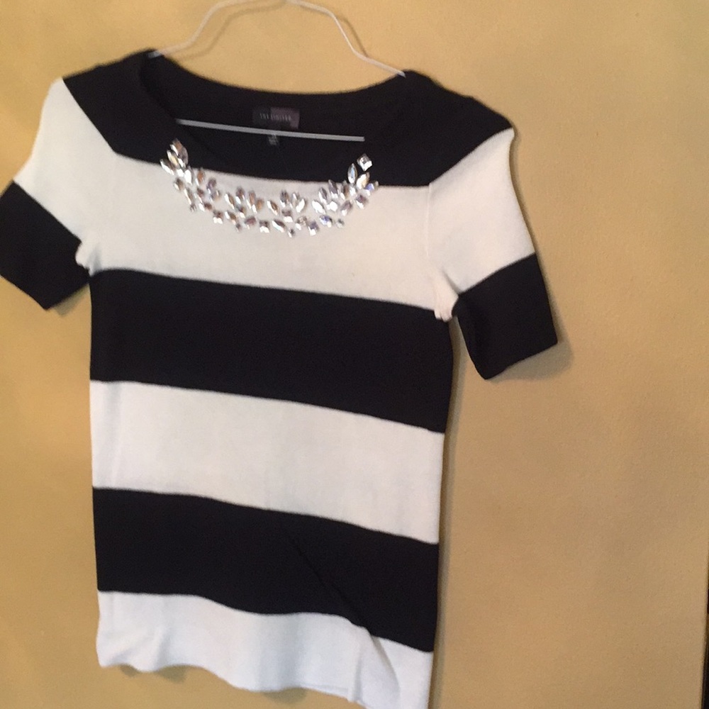 Top. Short sleeve top